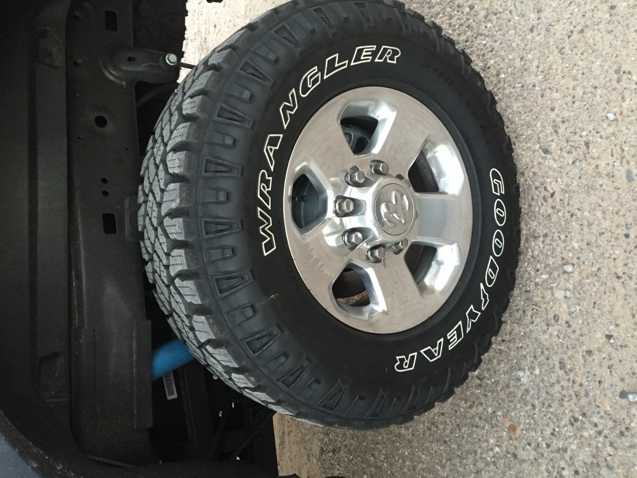 5 Goodyear Duratrac's, 285/70R17 750$ - Expedition Portal