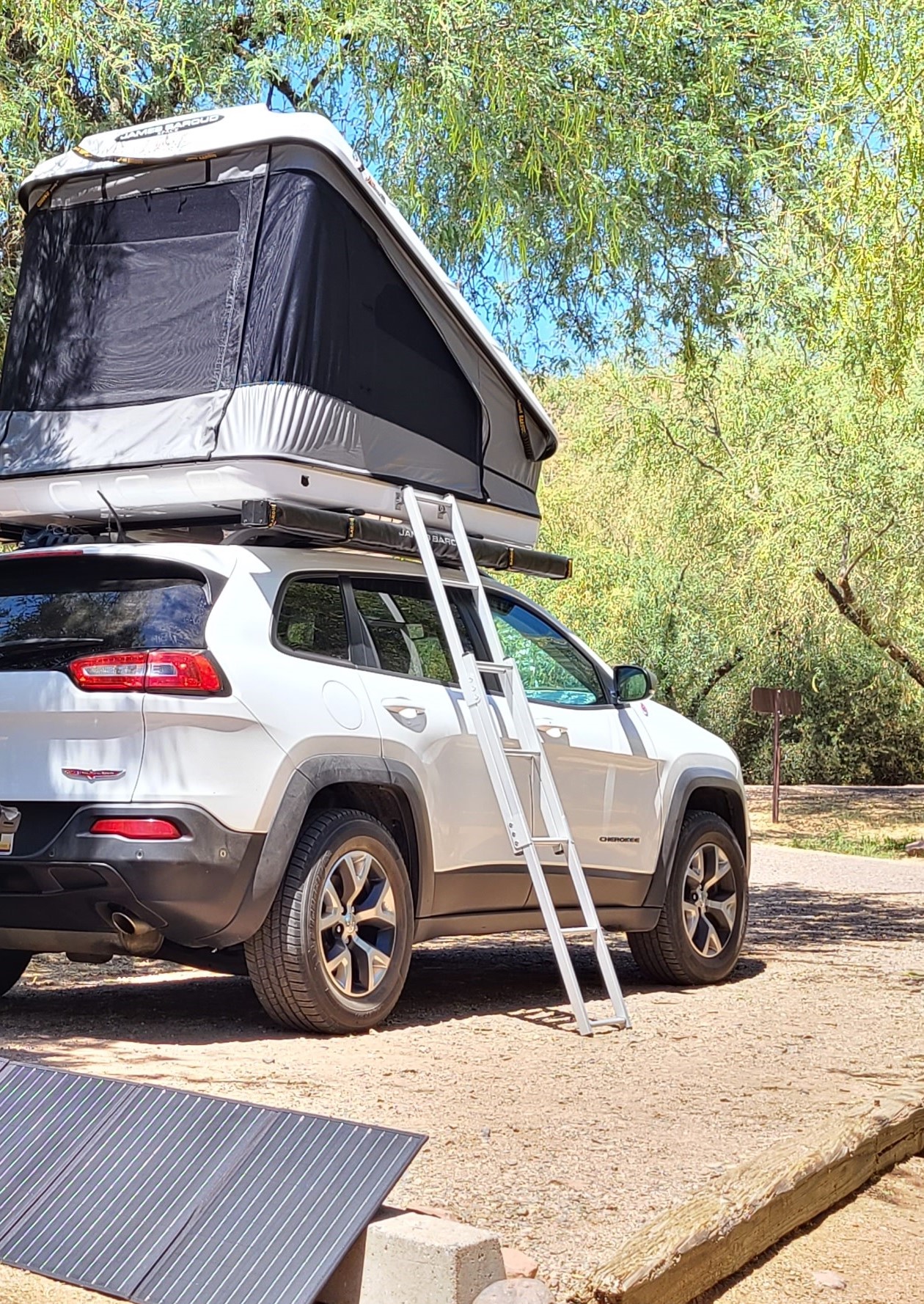 Jeep cherokee trailhawk roof top online tent