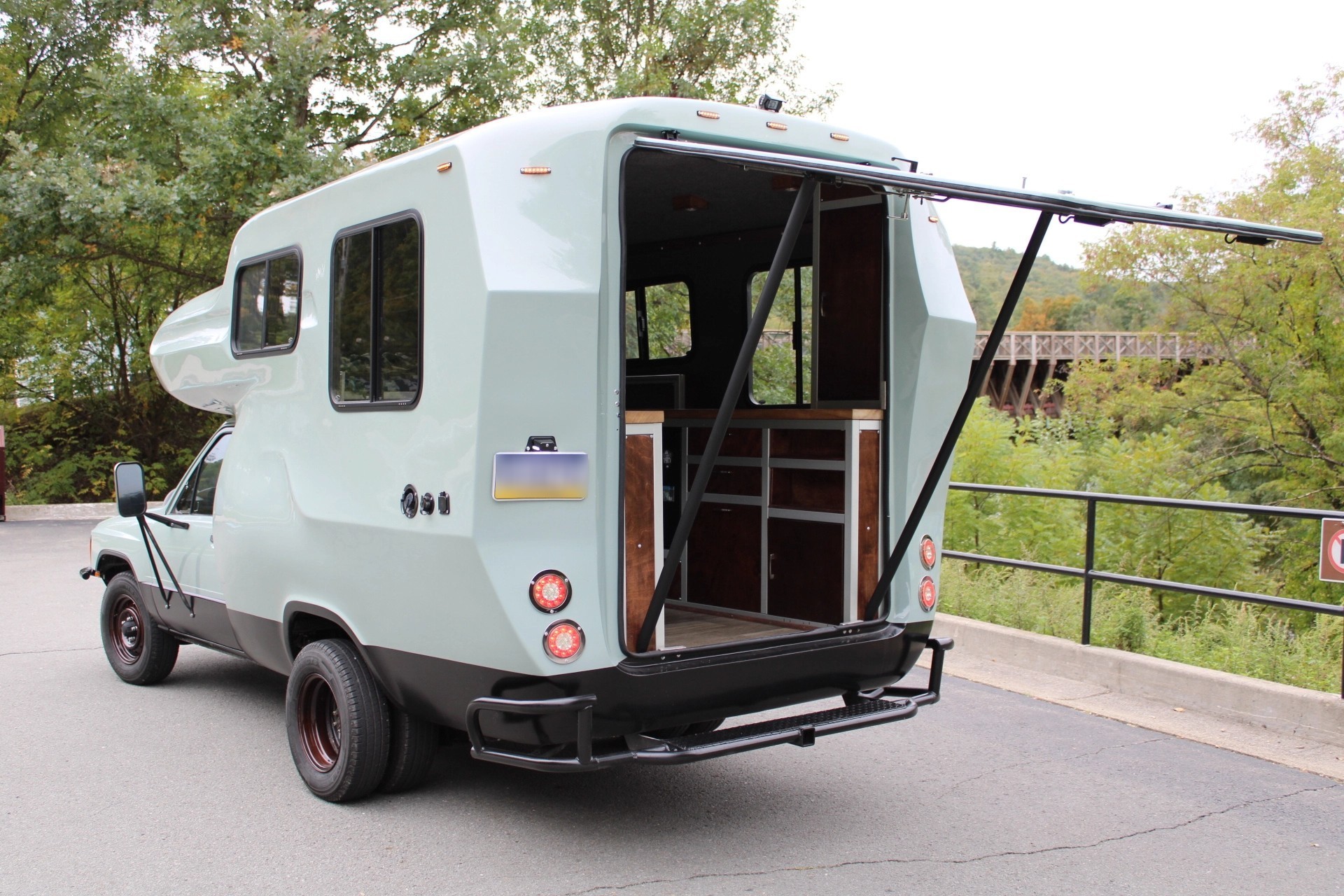 awesomely-weird-toyota-mirage-camper-looks-like-a-gaudi-masterpiece-sells-with-no-reserve_6.jpg