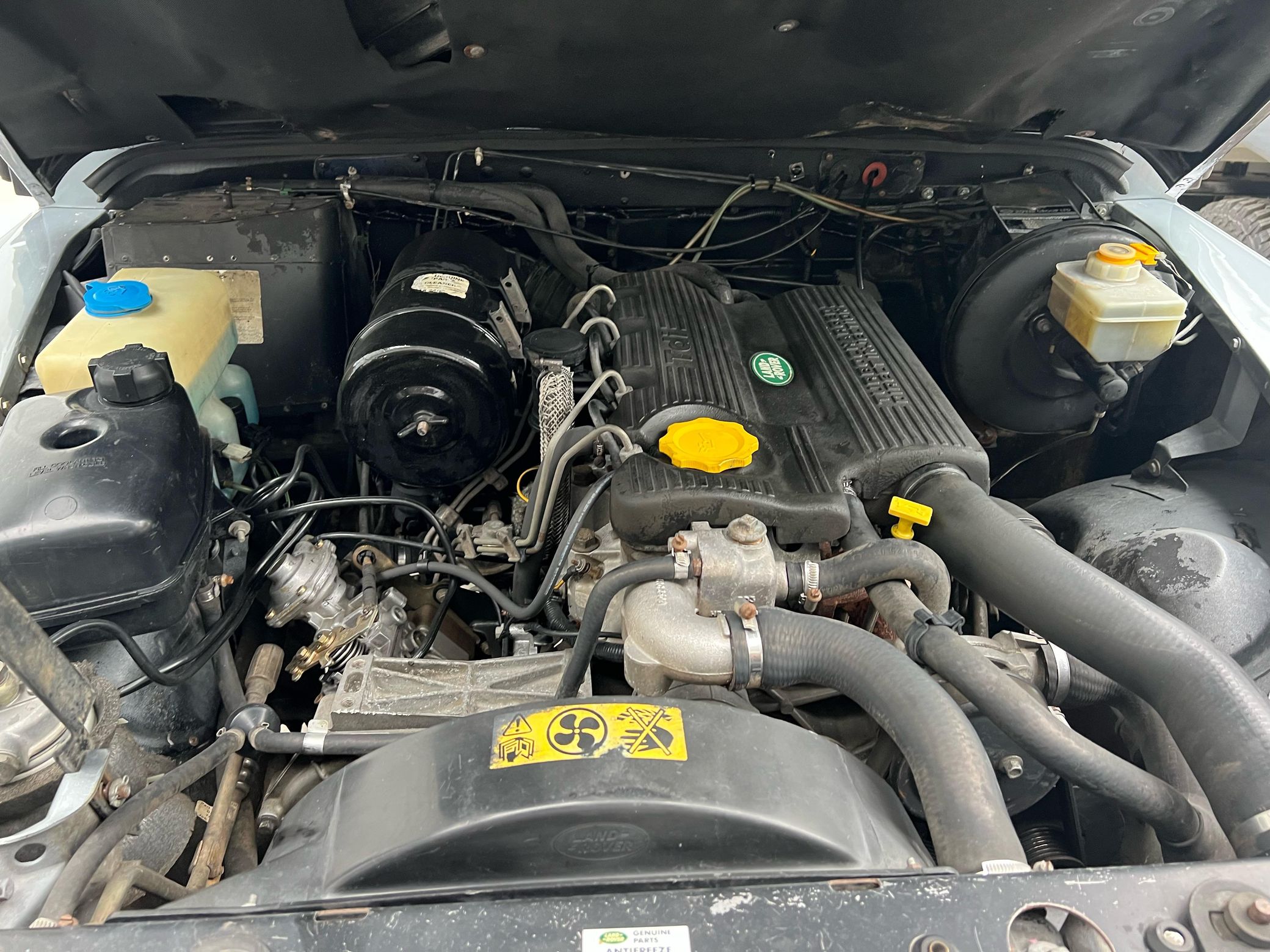 Defender_Engine_Bay_1.jpeg Defender_Engine_Bay_1.jpeg