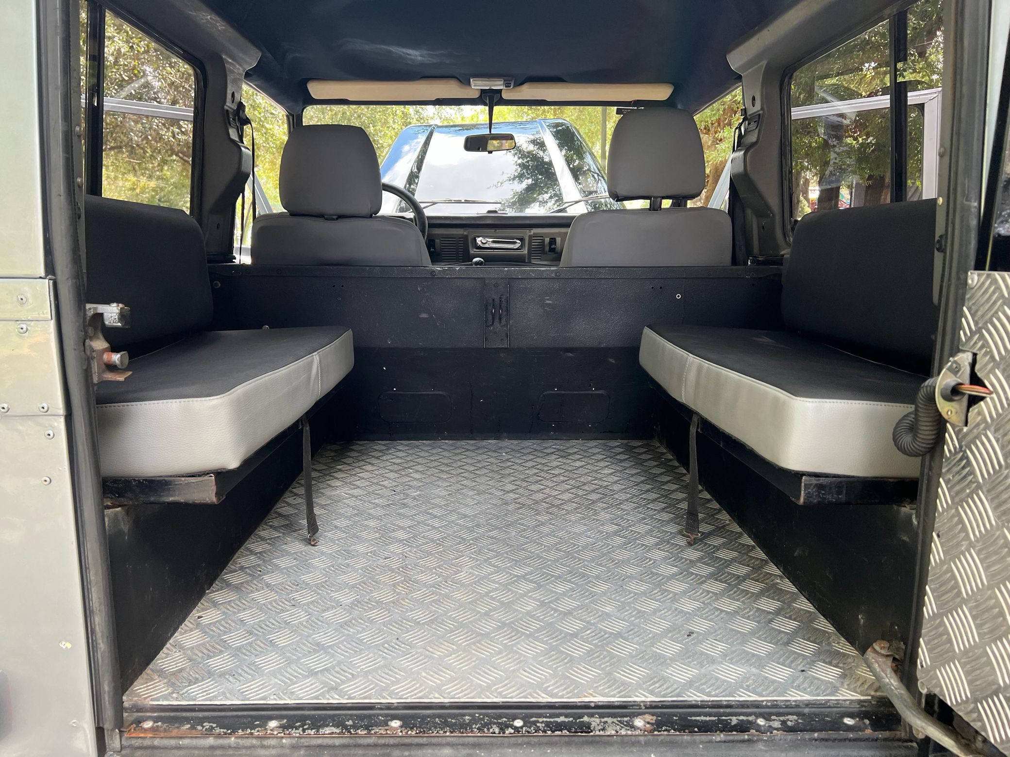 Defender_Interior_6.jpeg Defender_Interior_6.jpeg