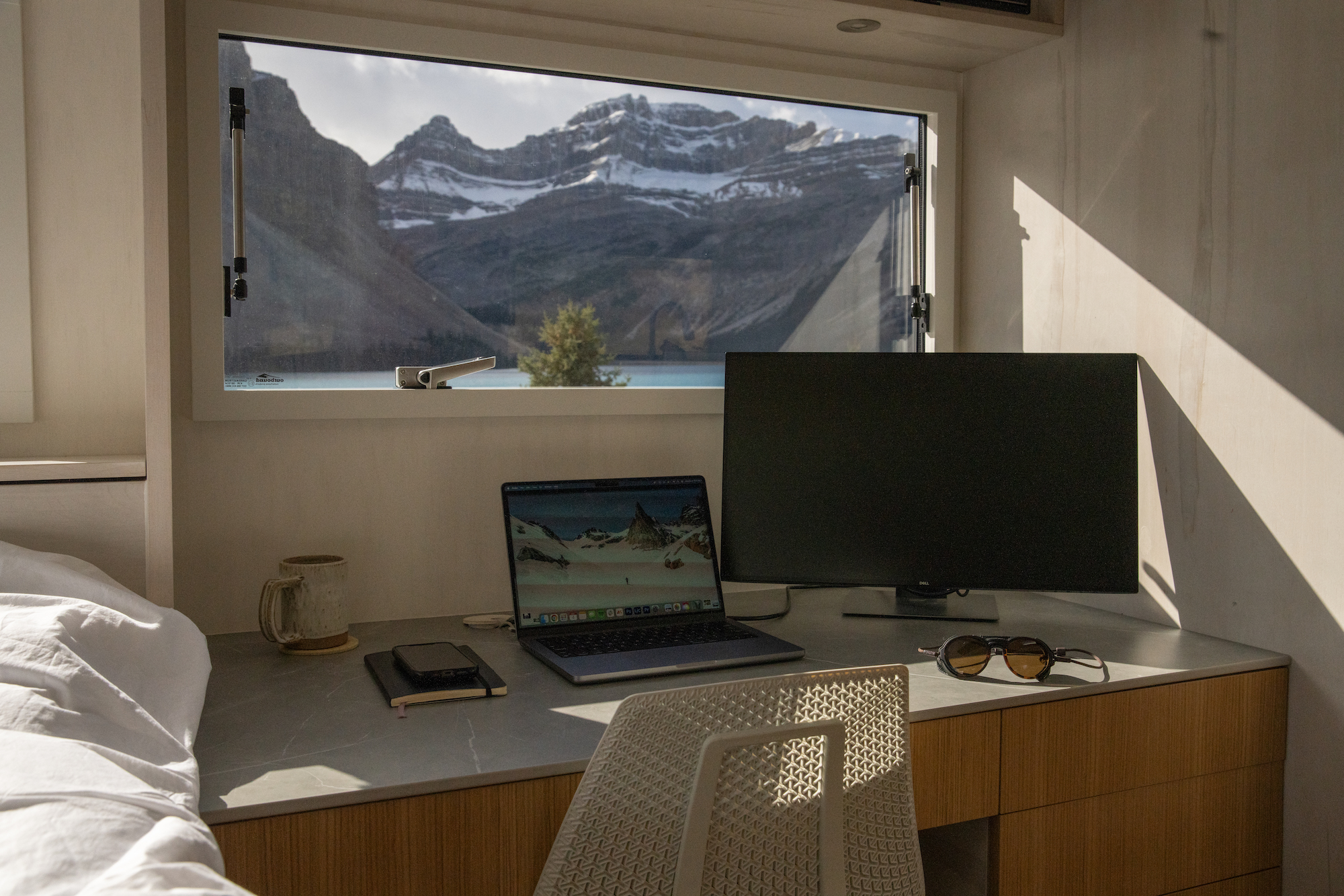 DESK-04821.jpg