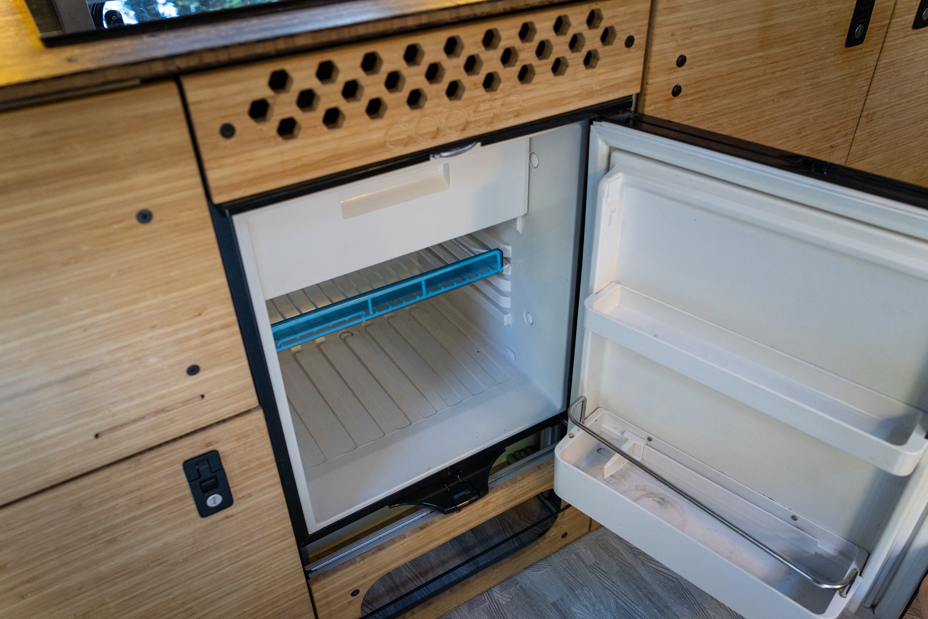 jeep-camper-fridge.jpg