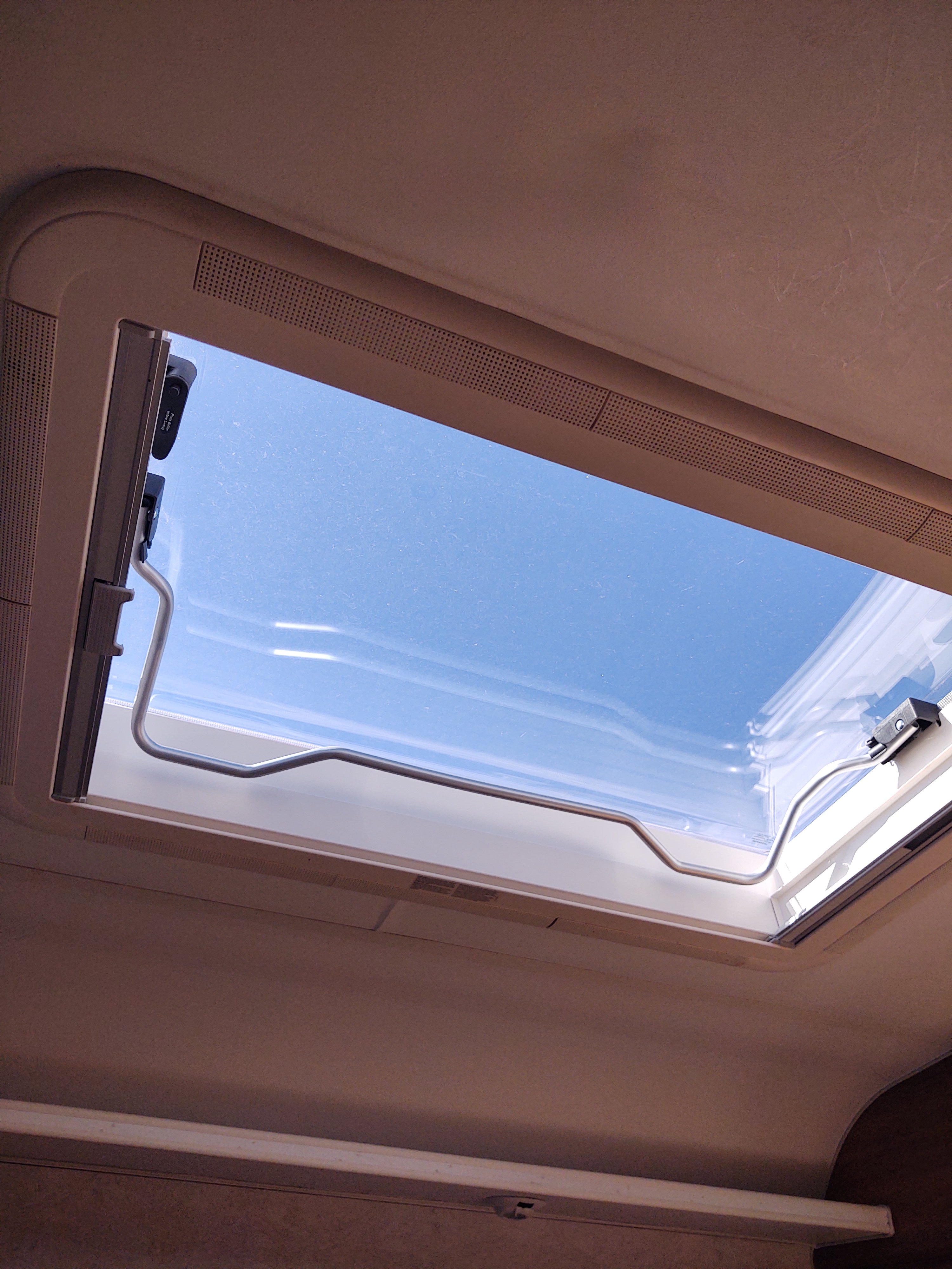 LanceCamperNewSkyLight - Copy.jpg