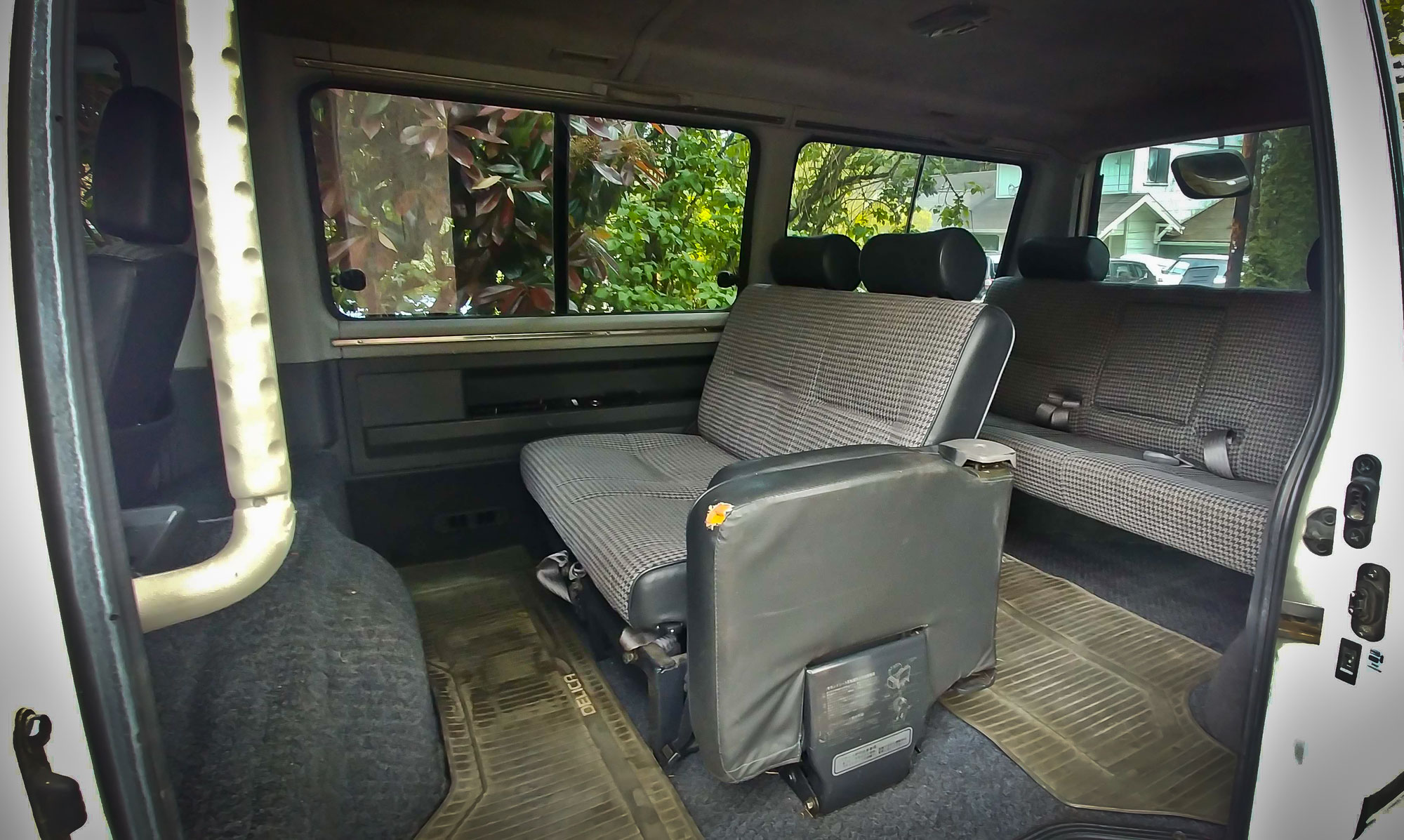 middle-seat.jpg