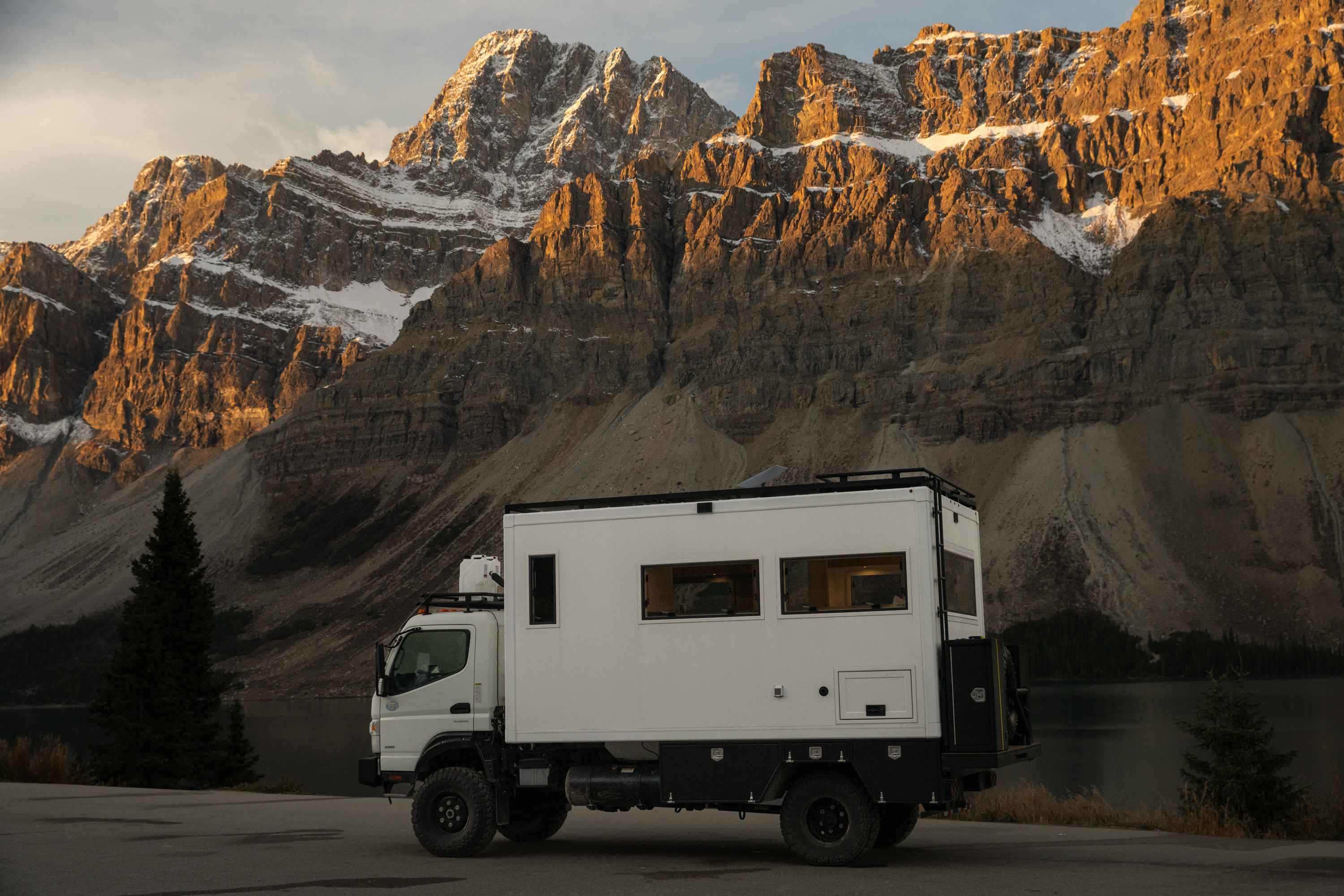 RIG EXTERIOIR BOW LAKE-05425.jpg