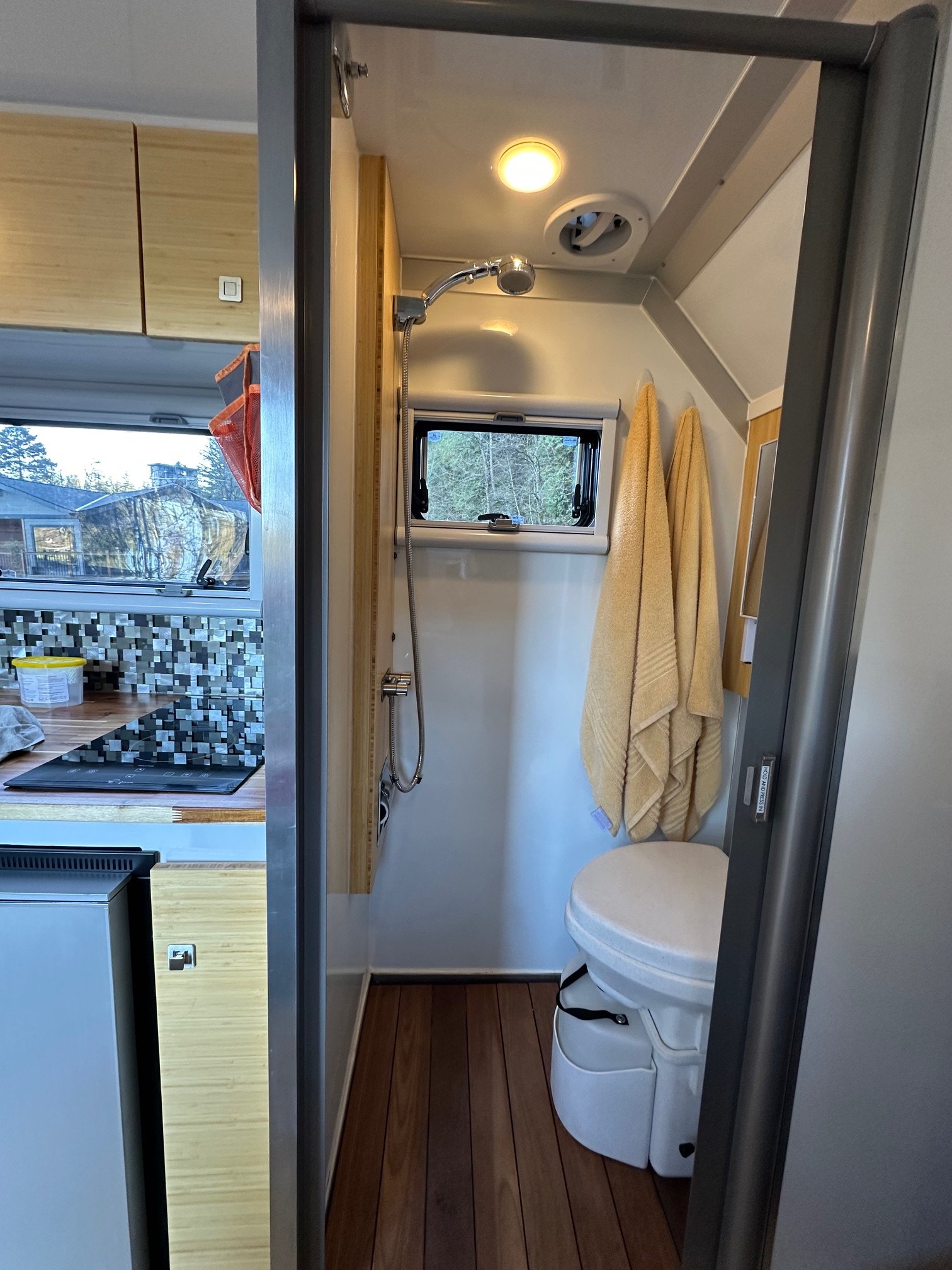 Unimog - Bathroom.jpg Unimog - Bathroom.jpg