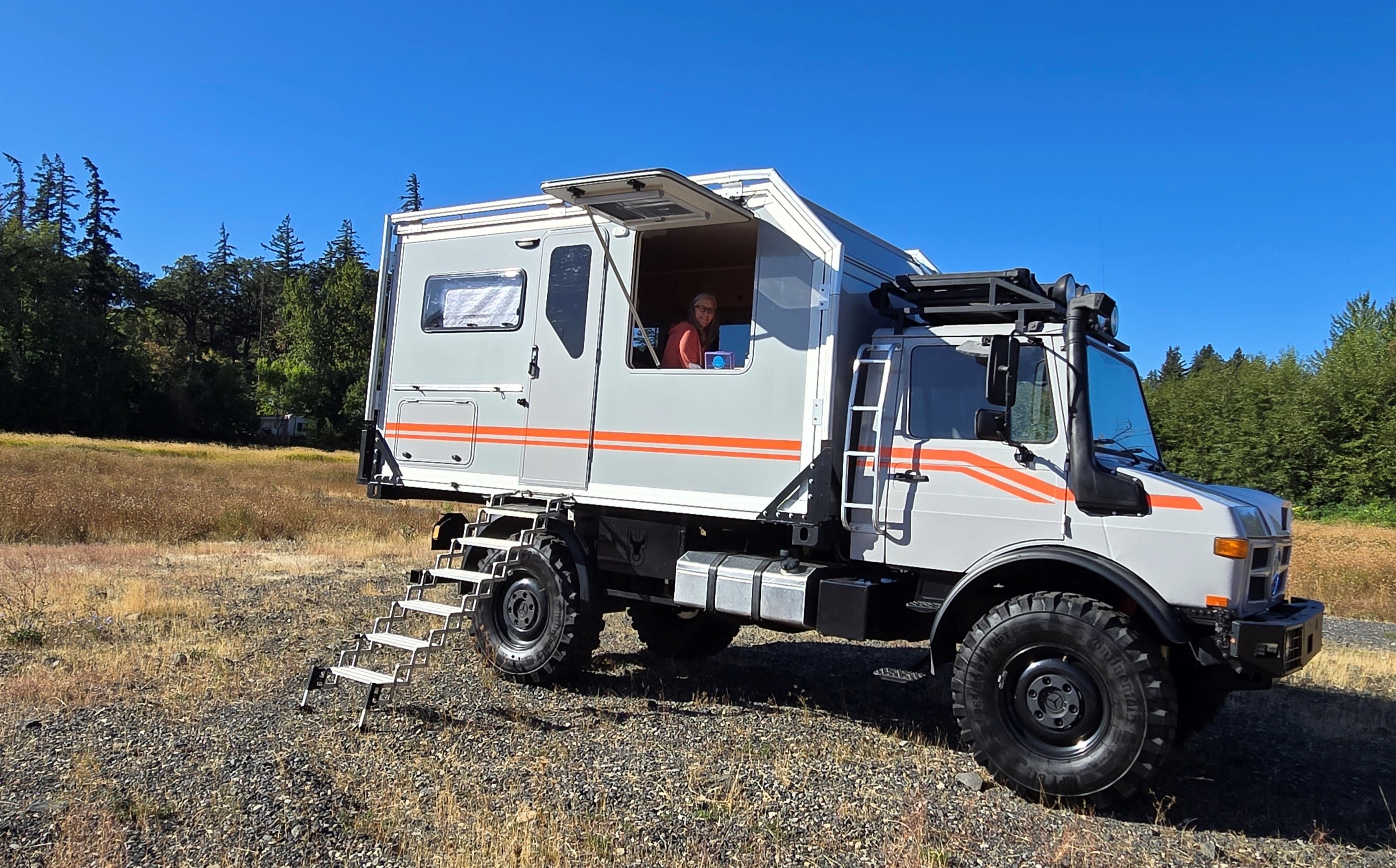 Unimog - Side View Hatch Open.jpg