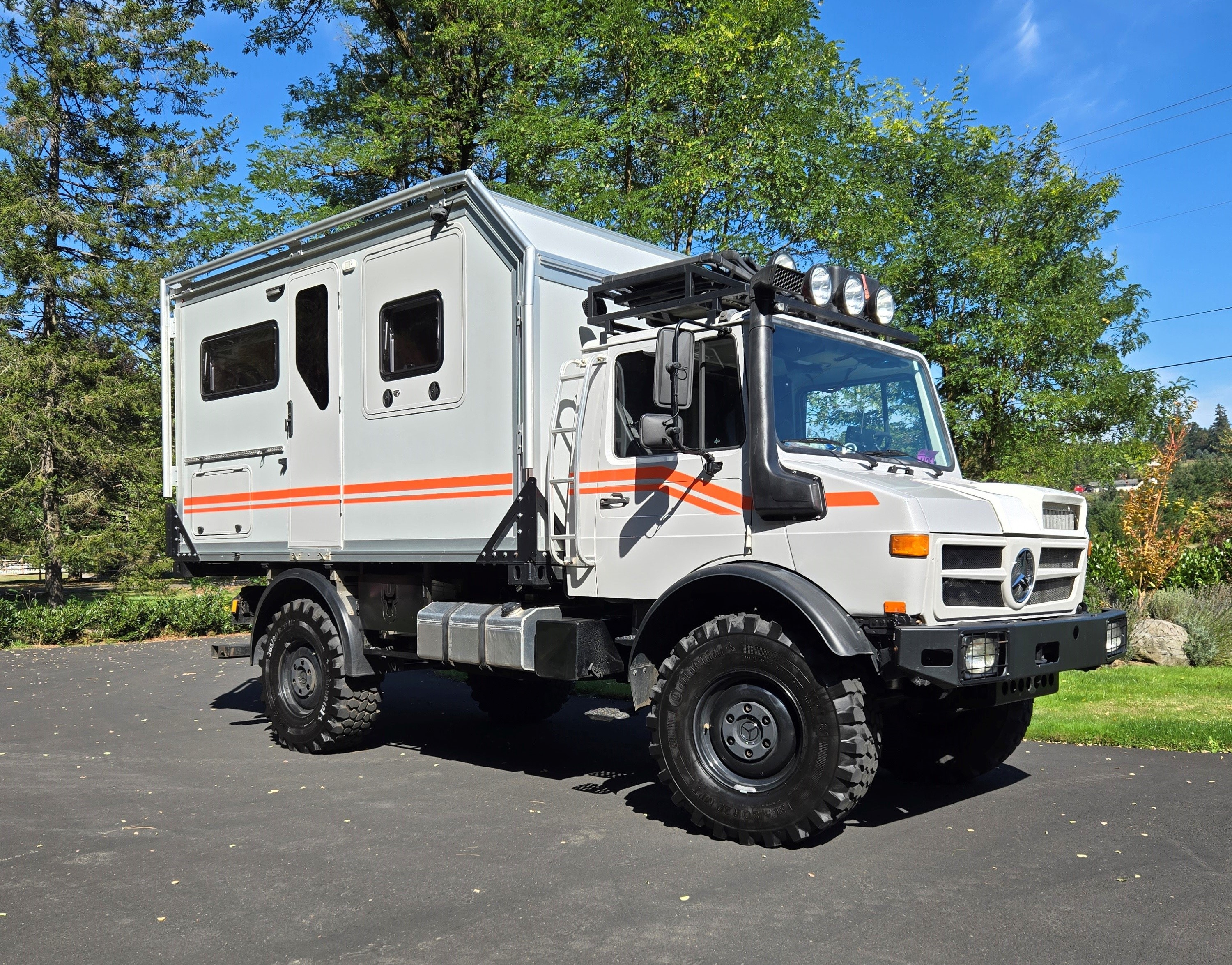 Unimog - Side View.jpg Unimog - Side View.jpg