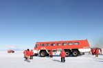 Ivan_the_Terra_Bus,_in_Antarctica_-a.jpg