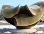 Skulpture_John-Foster-Dulles-Allee_10_(Tierg)_Large_Butterfly_Henry_Moore_1986.jpg