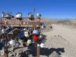 462-EEUU-California-Death Valley N.P-Teakettle Junction.jpg
