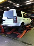 Discovery 4 fitting 275 55 R20 tyres.JPG