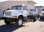 2001 INTERNATIONAL 4800 4x4 01.jpg