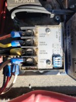 underseat6.jpg underseat6.jpg