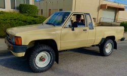 1985 hilux.jpeg