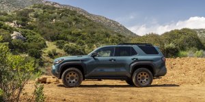 2025-toyota-4runner-trailhunter-everest-037-jpg-66157992bf22b.jpg